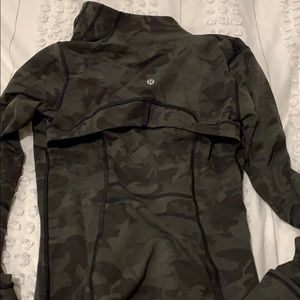 Lululemon army print stretchy jacket